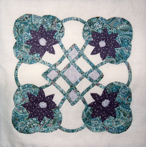 Color picture of quilt block.